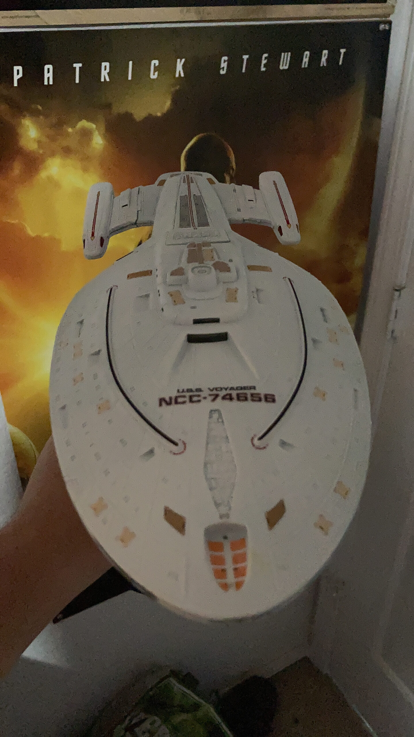 Polar Lights Star Trek U.S.S. Voyager (Snap) 2T 1:1000 Scale Model Kit (POL980M) customer photo 1