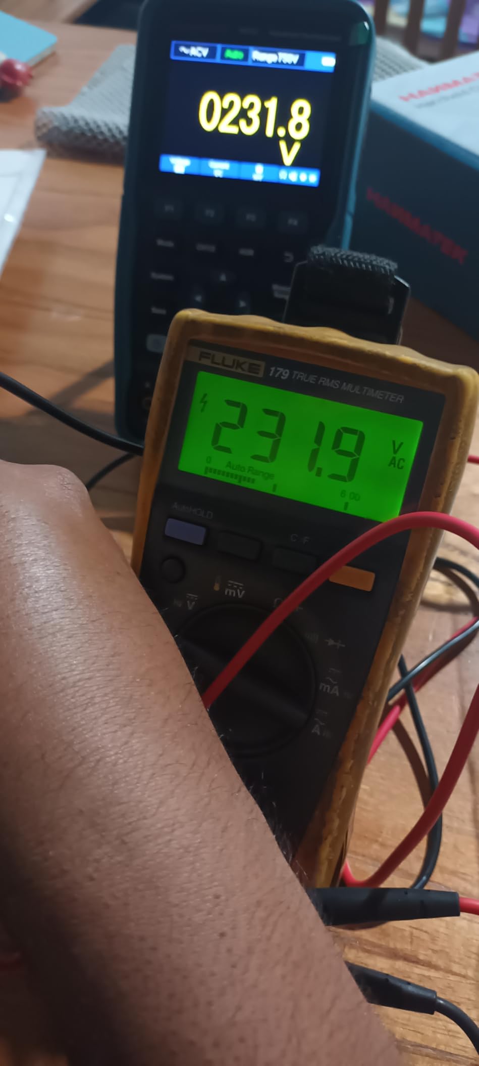 Hanmatek Handheld Digital Oscilloscope 50Mhz Bandwidth with 2 Channels HO52 3.5