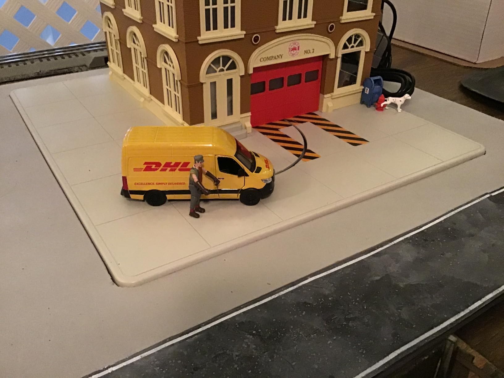 KiNSMART - Mercedes-Benz Sprinter Cargo Van 1:48 O Scale 5