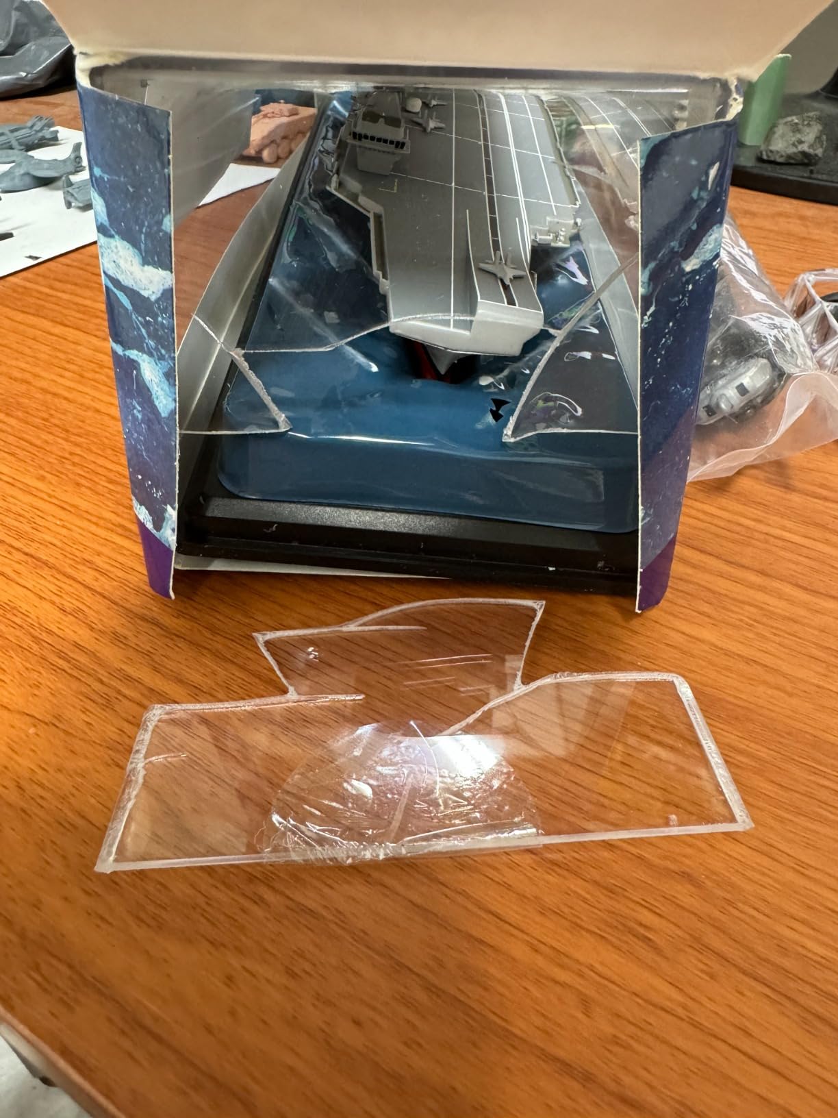 Corgi Diecast HMS Queen Elizabeth (R08) Queen Elizabeth-Class Aircraft Carrier 1:1250 Royal Navy Warship Military Display Model CC75000 customer photo 2