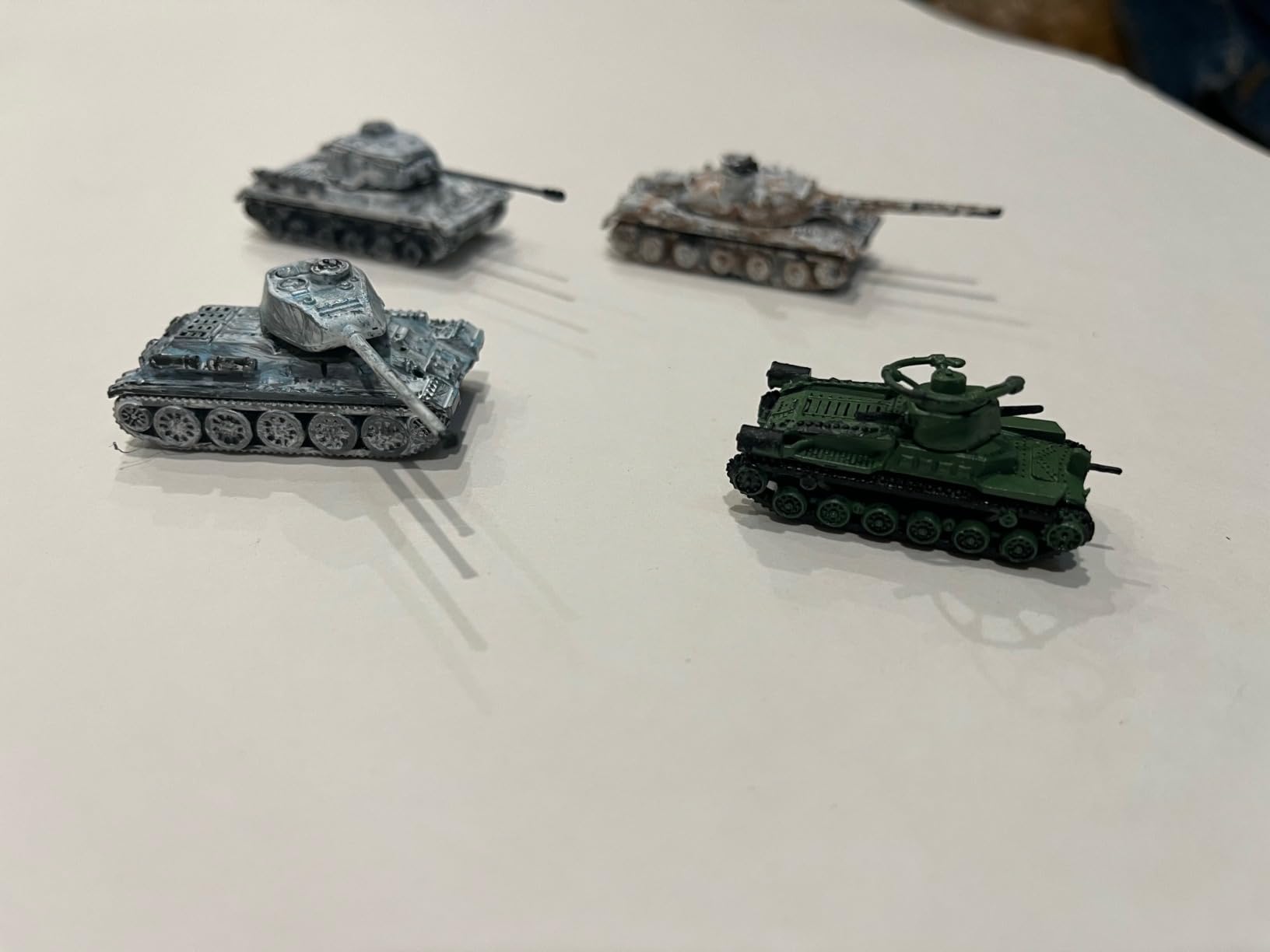 ViiKONDO 1/144 Scale Toy Tank Model Kit Military Vehicle WWII German Tiger Panther T34/85 AMX-30 Army Tabletop Wargame Diorama Hobby Building 8 PCS customer photo 1