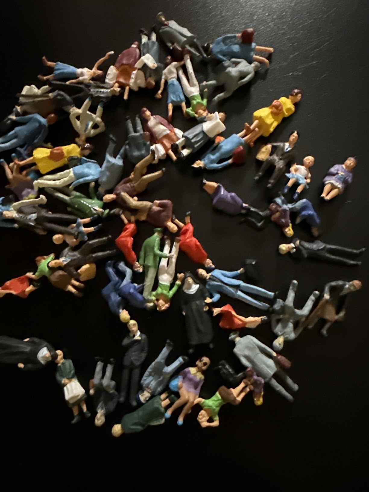 Evemodel HO Scale 1:87 Standing Seated Passenger People Painted Figures for Model Train Layout (30PCS) customer photo 2
