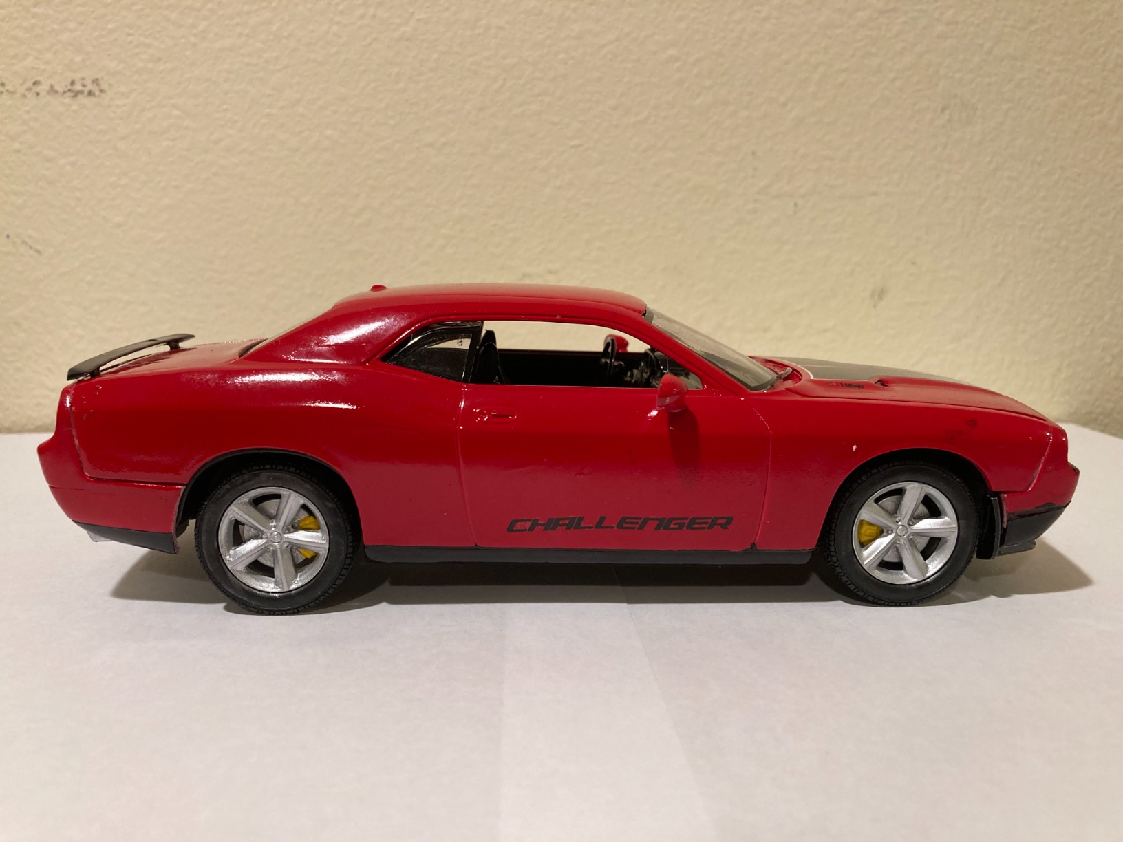 AMT/Premium Hobbies 2010 Challenger SRT8 1:25 Scale Plastic Model Car Kit customer photo 1