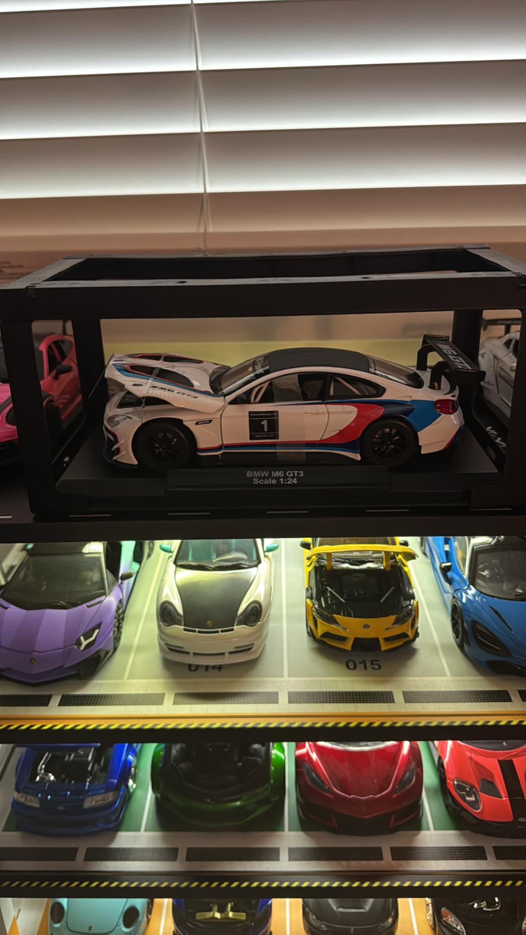 Motor city classics 1:24 2018 BMW M6 GT3 - White - Optimum Diecast customer photo 2
