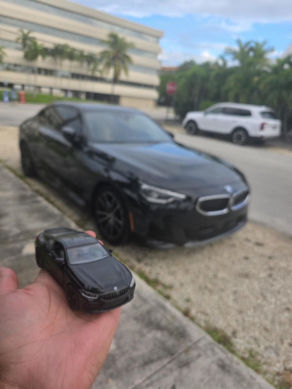 KiNSMART BMW M8 Competition 1:36 Scale 5