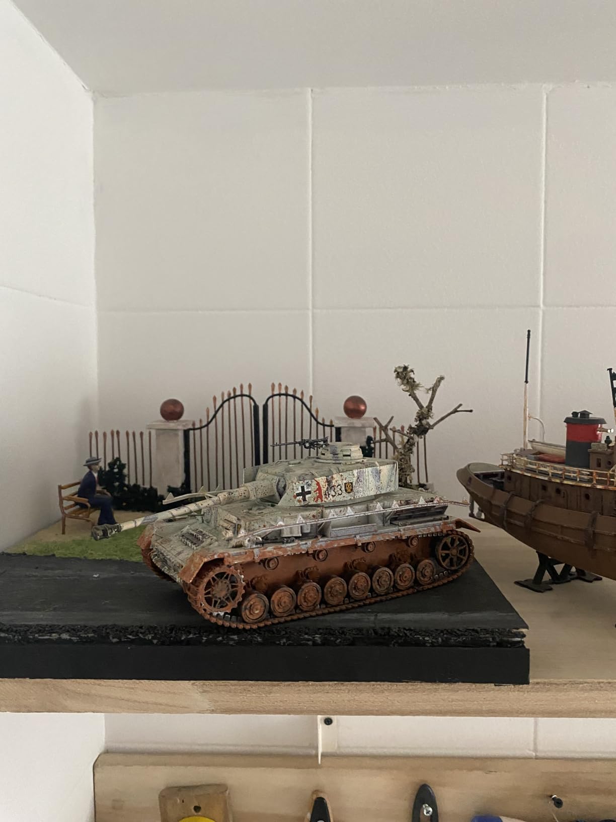 Airfix Sturmpanzer IV Brummbar Mid Version Tank 1:35 Military Vehicle Plastic Model Kit A1376 customer photo 1