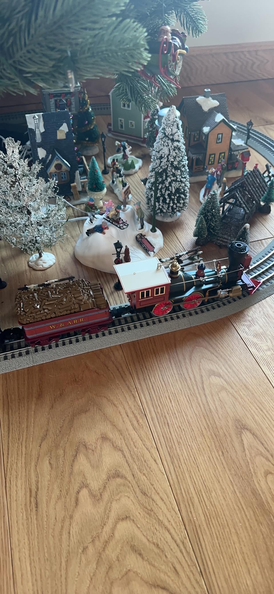 Lionel Great Locomotive Chase Deluxe LionChief Bluetooth 5.0 Set, Steam Locomotive & Tender, O Gauge customer photo 1