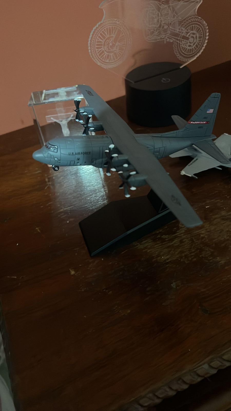 HANGHANG 1/200 Military Model Plane C-130 Alloy Fighter Plane Model Model Airplane for Collections and Displays customer photo 1
