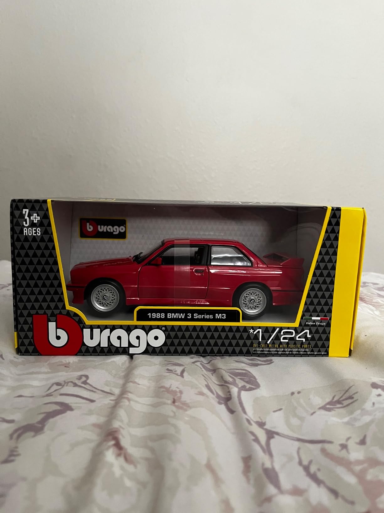 Bburago 21100R BMW M3 (E30) Cheong Collectible Die-Cast Car, Red customer photo 2