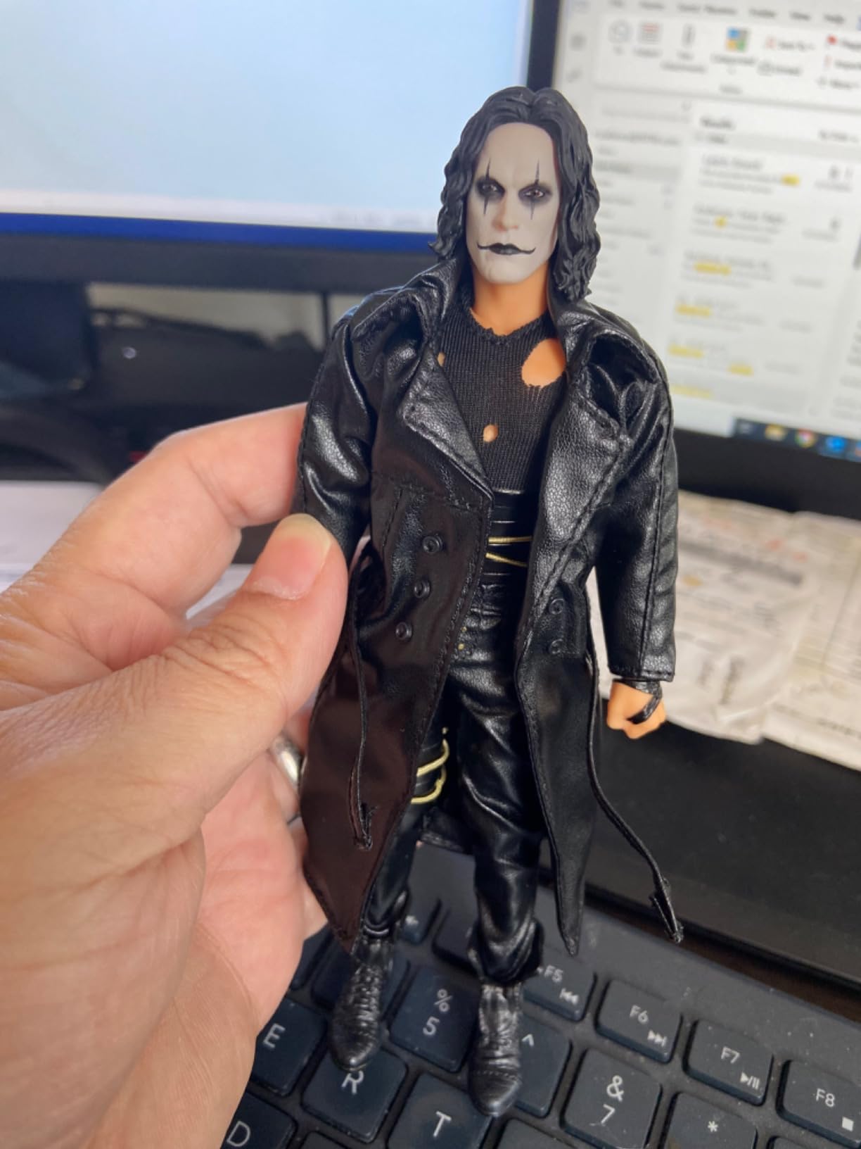 Mezco The Crow One:12 Action Figure Eric Draven customer photo 1