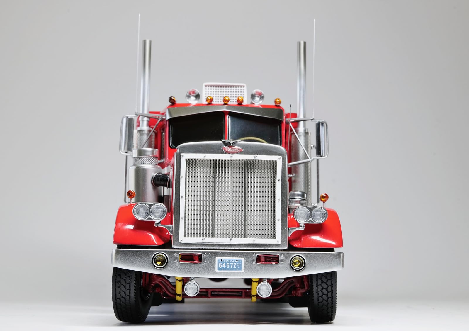 Peterbilt 359 California Hauler w/Sleeper 1:25 Scale Model Kit customer photo 1