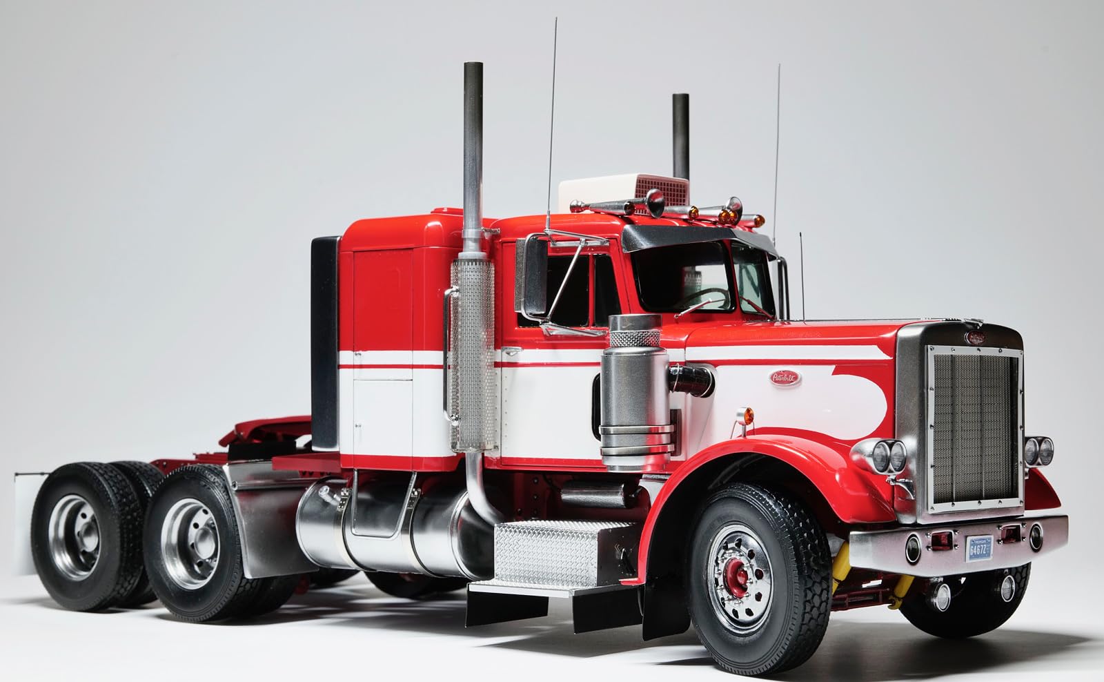 Peterbilt 359 California Hauler w/Sleeper 1:25 Scale Model Kit customer photo 2