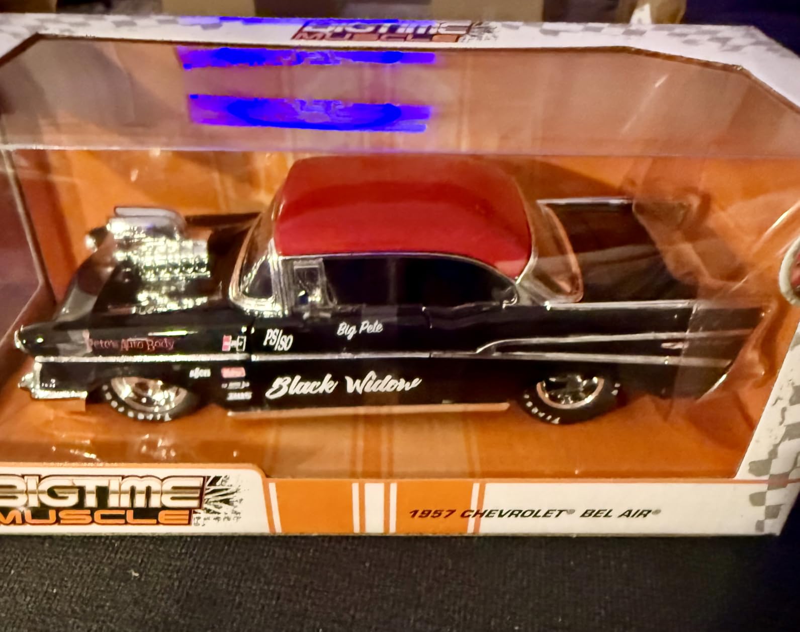 Jada Big Time Muscle 1:24 1957 Chevy Bel Air Die-Cast Car (Black/Red) customer photo 2