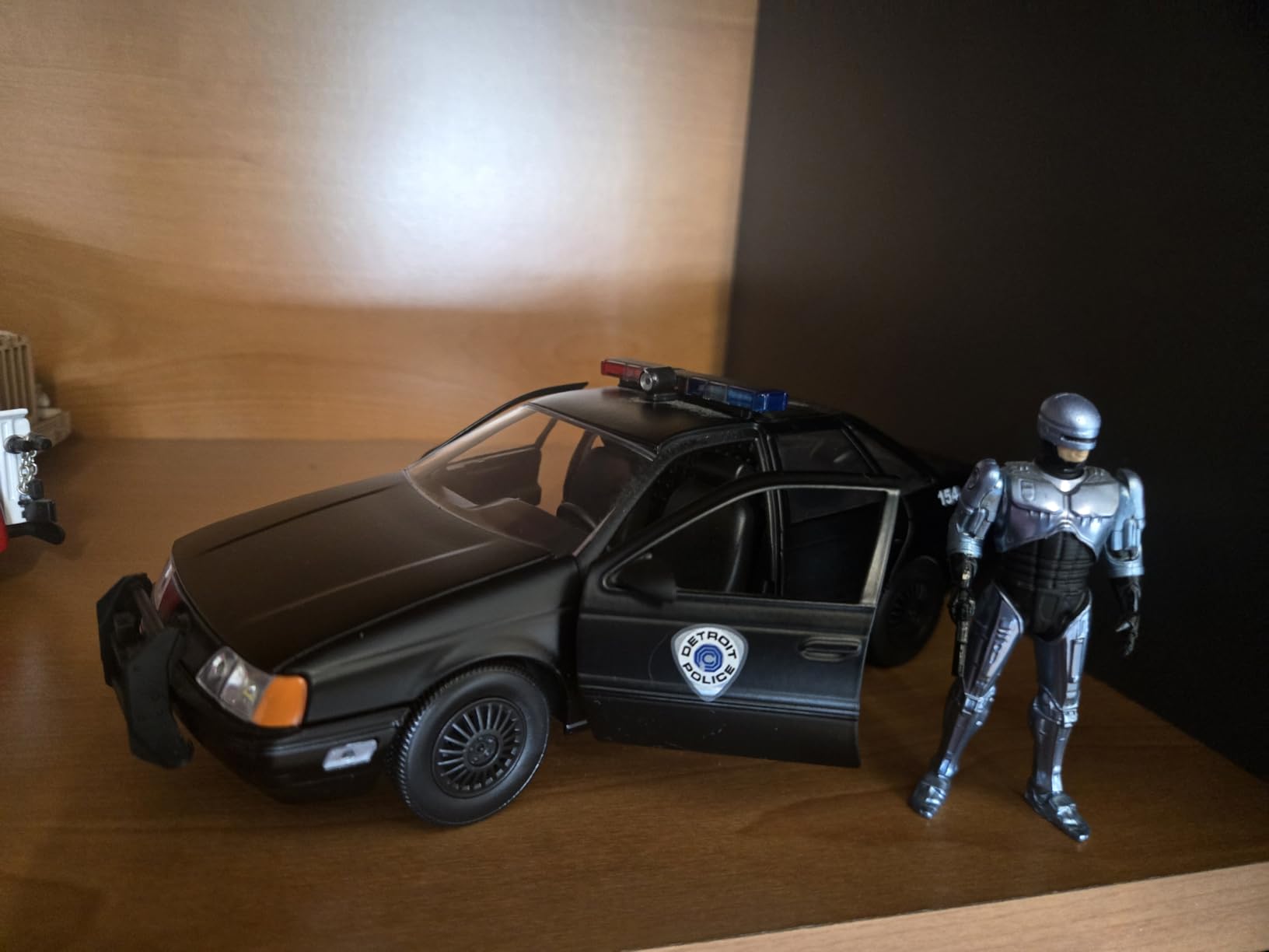 Robocop 35th Anniversary 1:24 OCP Ford Taurus Die-Cast Car & 2.75