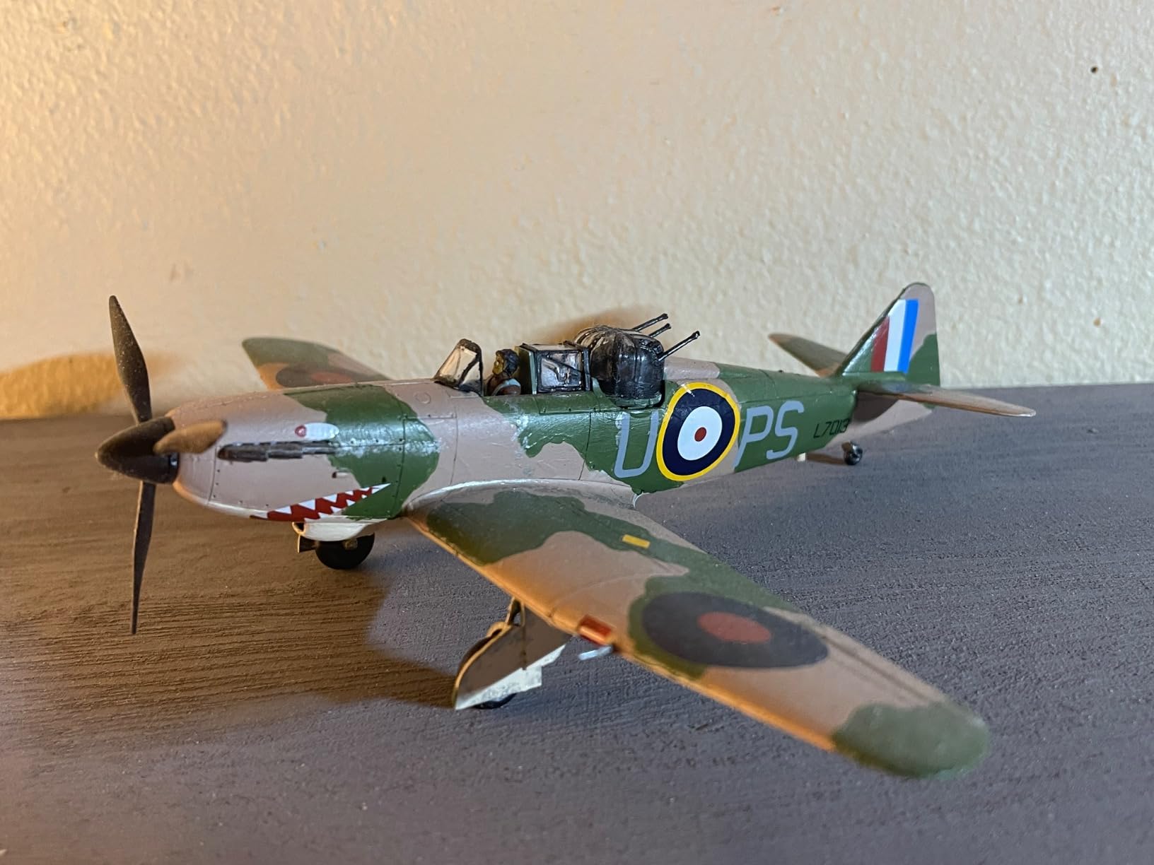 Airfix Model Airplane Kit Gift Set - A08019A Vickers Wellington Mk.IA/C, 1:72 Scale WW2 Military Aircraft Models customer photo 1