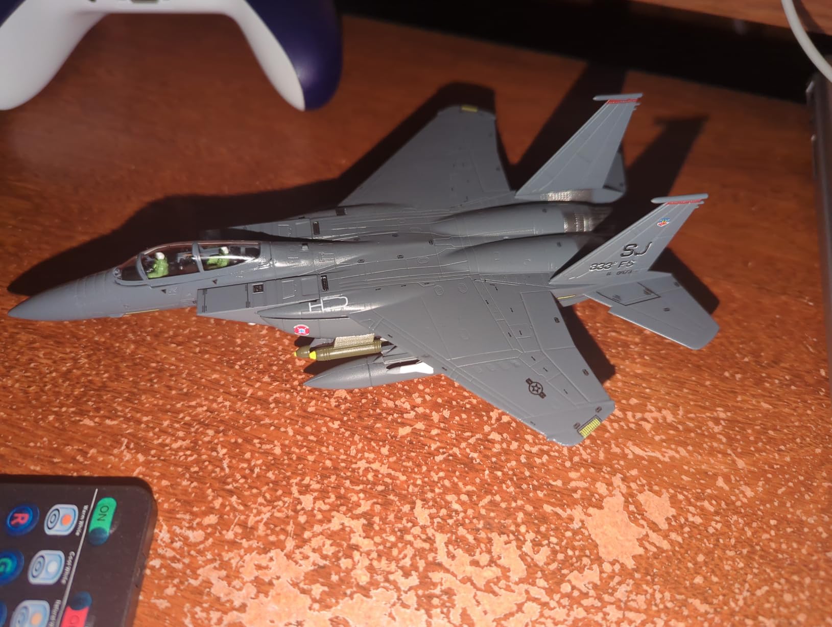 NUOTIE Classic American Eagle F-15E Twin-Engine Fighter Pre-Build Model Kits 1:100 Aircraft Alloy Diecast Airplane Military Display Model customer photo 1