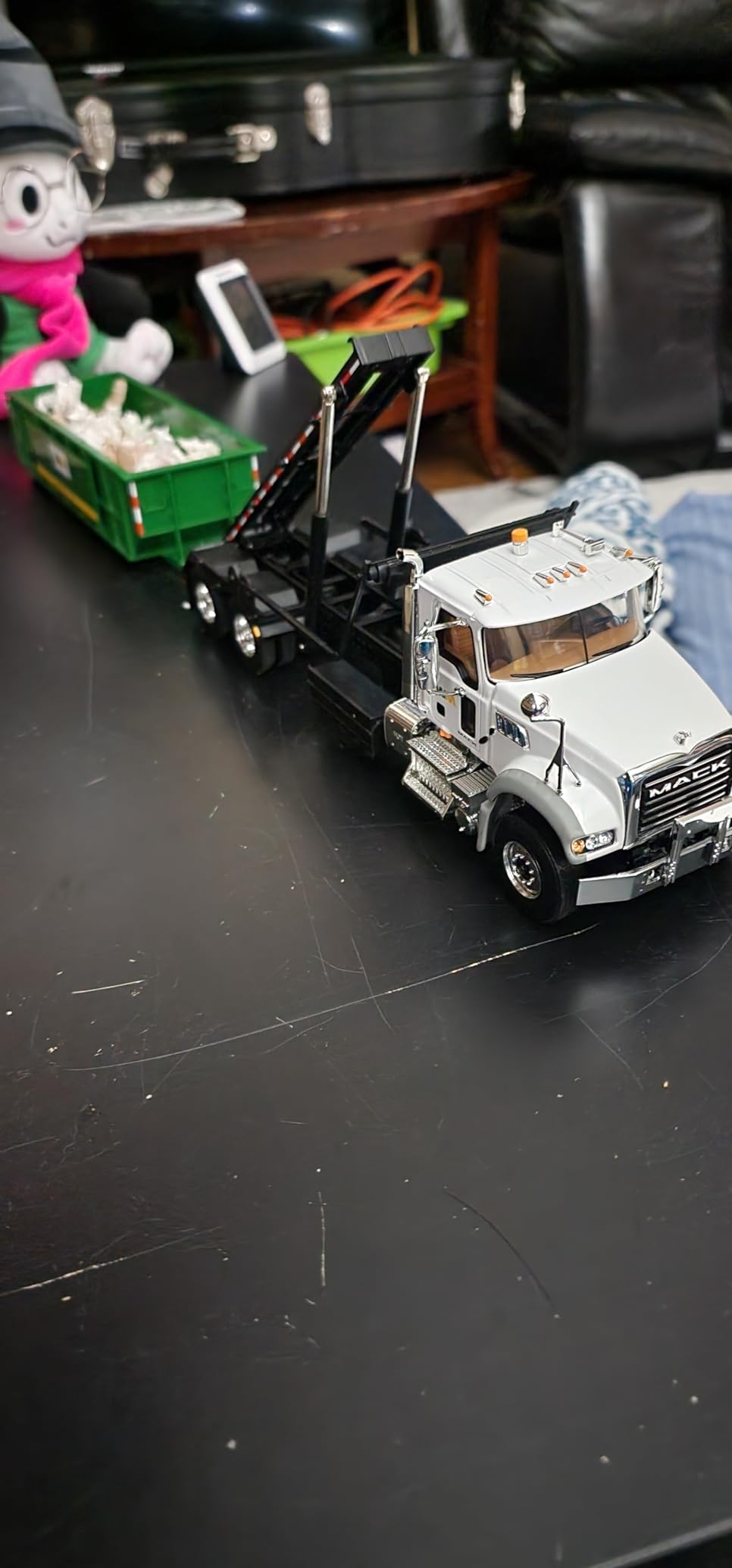 1/34 Mack Granite MP Waste Management Truck w/Roll-Off Container 10-4305D customer photo 1