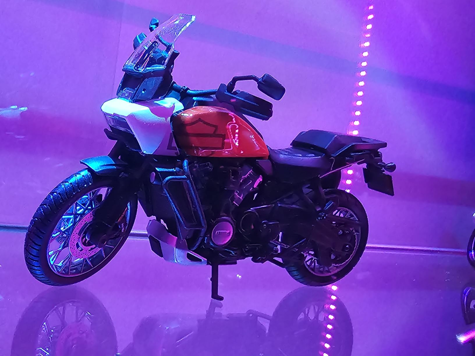 Maisto 1:12 H-D 2021 Pan America, Orange/Black/White customer photo 1