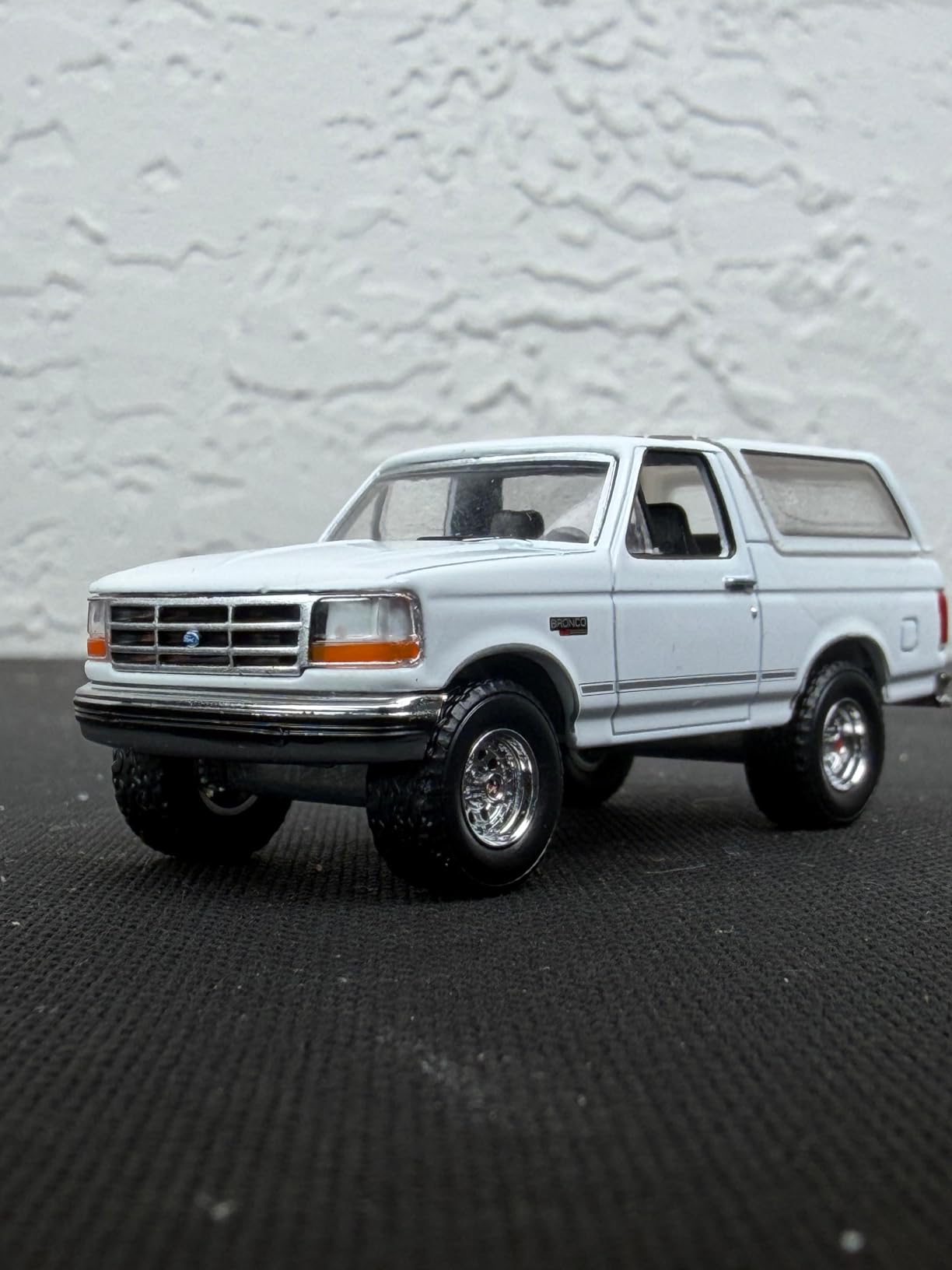 1/64 1993 OJ Bronco XLT, Oxford White, Hobby Exclusive 30452 customer photo 1