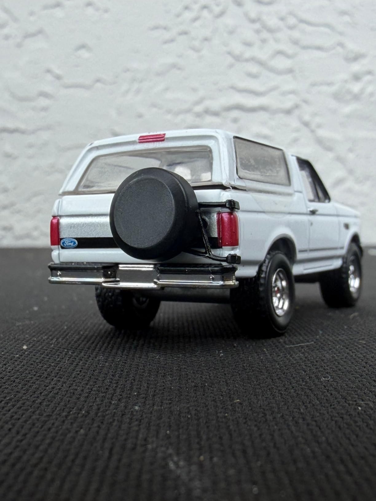 1/64 1993 OJ Bronco XLT, Oxford White, Hobby Exclusive 30452 customer photo 2