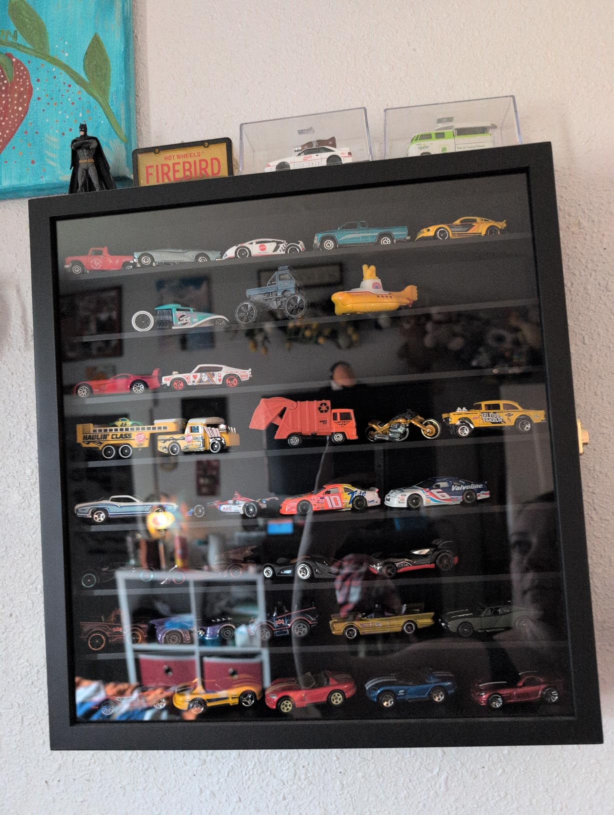 TJ.MOREE Model Car Display Case 1/64 Scale Diecast Wall-Mounted for Mini Toys and Small Wheels, Black customer photo 1