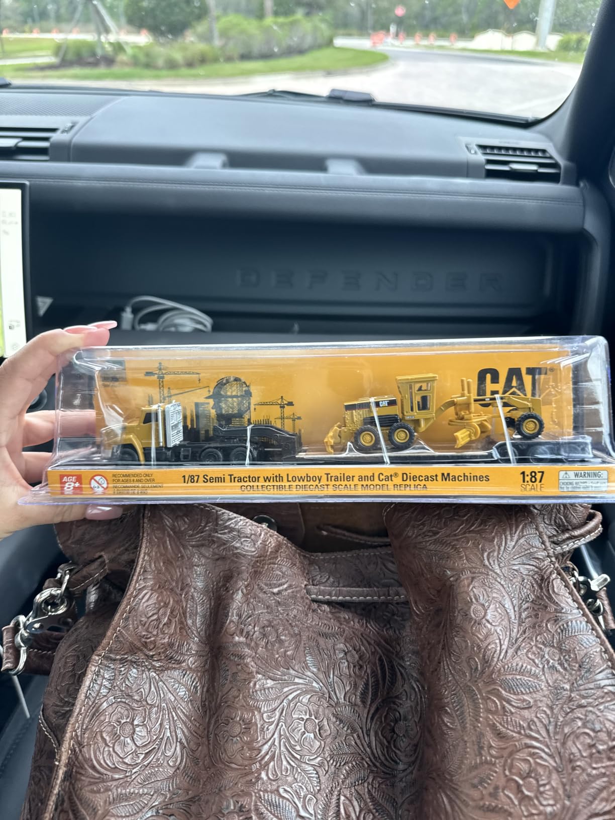 Diecast Masters | 1:87 Scale Cat CT660 Day Cab Tractor with Lowboy Trailer and Cat 163H Motor Grader | Model 84414 customer photo 2