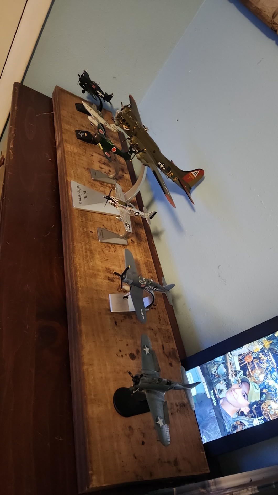 NUOTIE Focke-Wulf Fw 190A-8 1/72 Metal Fighter Model Classic German WWII Military Finshed Diecast Aircraft Model Prebuilt Kits with Display Stand for Collection or Gift customer photo 1