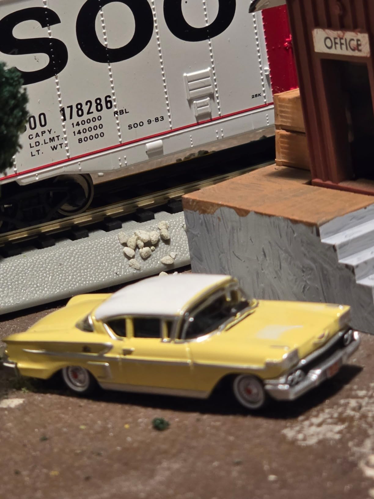 Oxford Diecast 1958 Chevy Impala Sport Colonial Cream with Snowcrest White Top 1/87 (HO) Scale Diecast Model Car 87CIS58002 customer photo 1