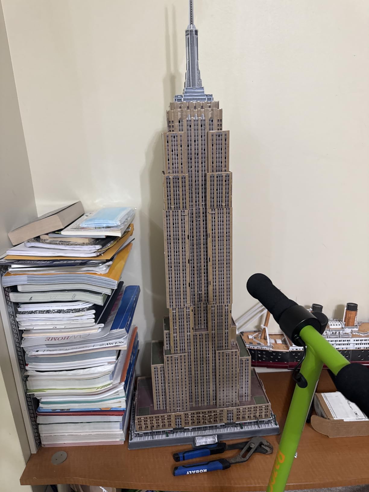 4D Build, Architect Series Empire State Building 3D Model Kit with LED Lights, Desk Decor, Adult Puzzles, Building Toys, 3D Puzzles for Adults & Teens, 479 Pieces, for Ages 12 & Up customer photo 1