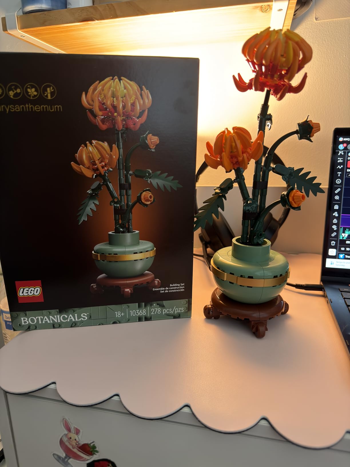 LEGO Botanicals Chrysanthemum Building Set for Adults Ages 18+ - Artificial Flower for Dinner Table Centerpieces & Decoration - Gift for Birthdays - 10368 customer photo 1