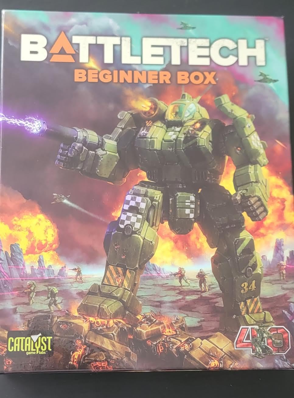 BattleTech Beginner Box 40th Anniversary by Catalyst Game Labs | 2 Players | Ages 14+ | Miniatures Wargame Starter Set with 2 Mech Miniatures, Mapsheet, Dice, Quick-Start Rules & MechWarrior Cards customer photo 1