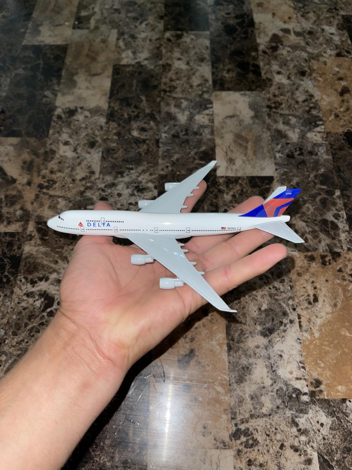 1/300 United 787 Model Airplane -Diecast Metal Plane Model Kits United Boeing 787 (with Stand) Airlines for Aviation Enthusiasts Gifts, Display Collection or Desk Decor -8 inches L customer photo 1