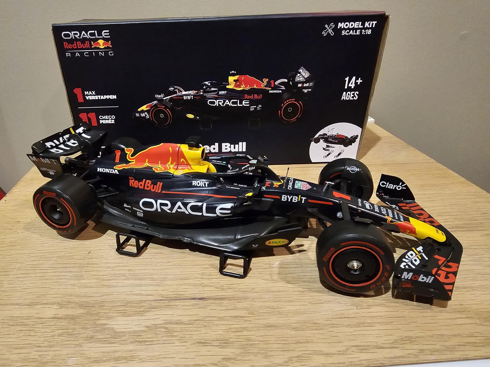LUPPA Formula 1 RB19 Model Kit 1:18 Scale Racing F1 RB19 Building Kit Collectible Diecast 140 Pieces customer photo 2