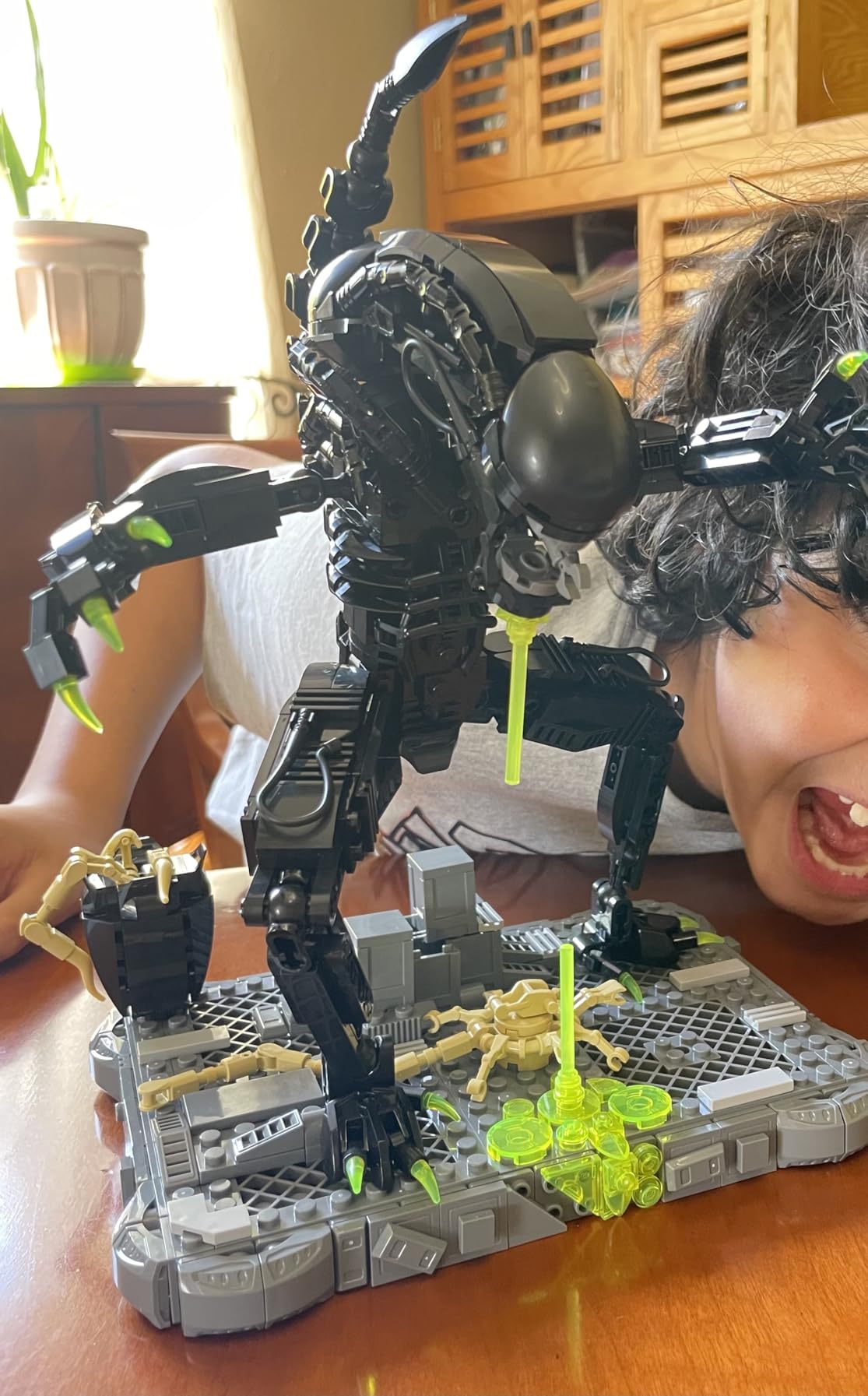 itshWOee Xenomorph Building Set, Xenomorph Action Figures Building Set for Adults with Support Base and Little Facehugger, Horror Gifts for Fans Friends Birthday Christmas Halloween customer photo 1
