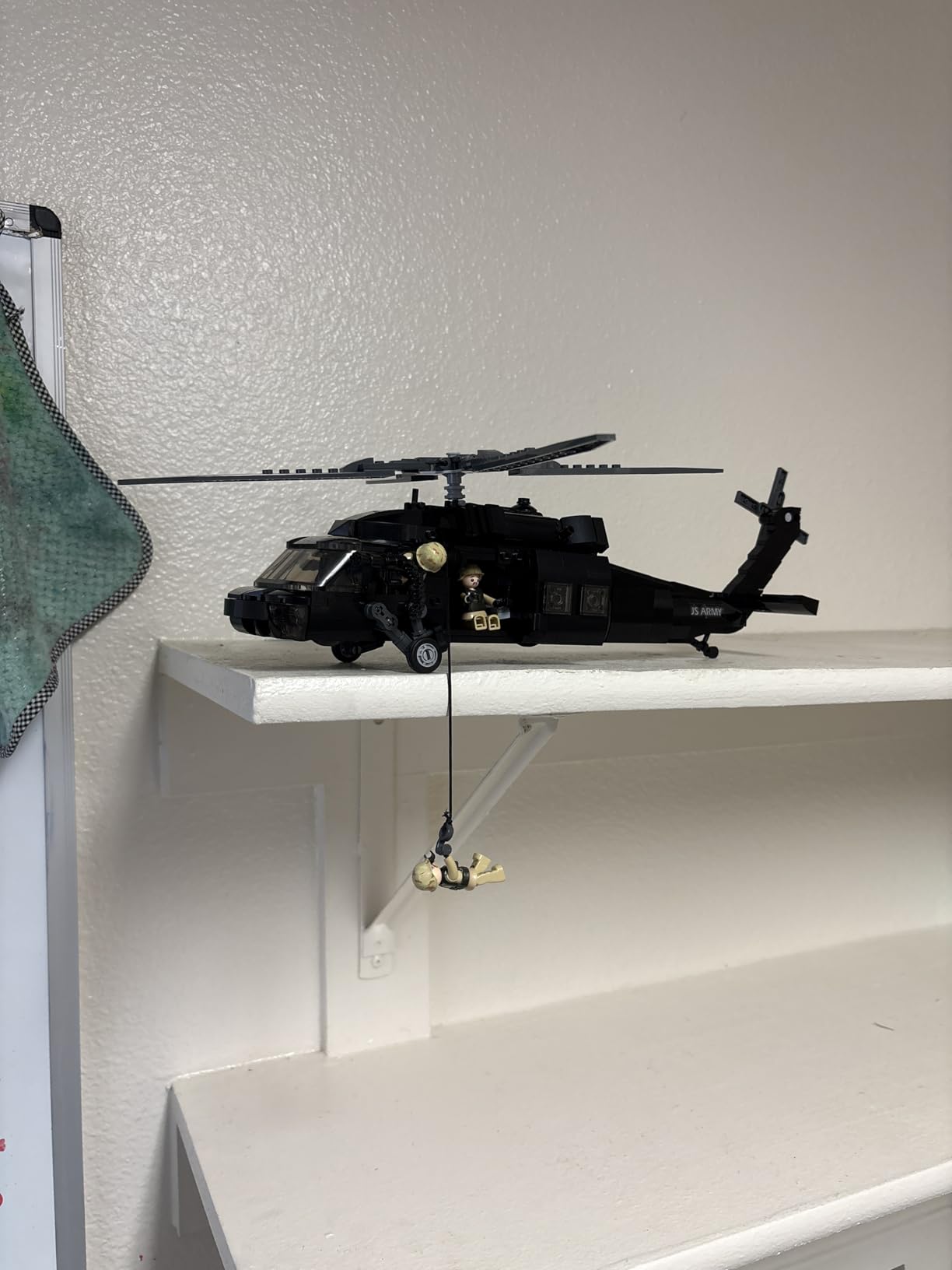 UH-60 Black Hawk Helicopter Military Set, Army Airplane Building Bricks, 692 PCS customer photo 1