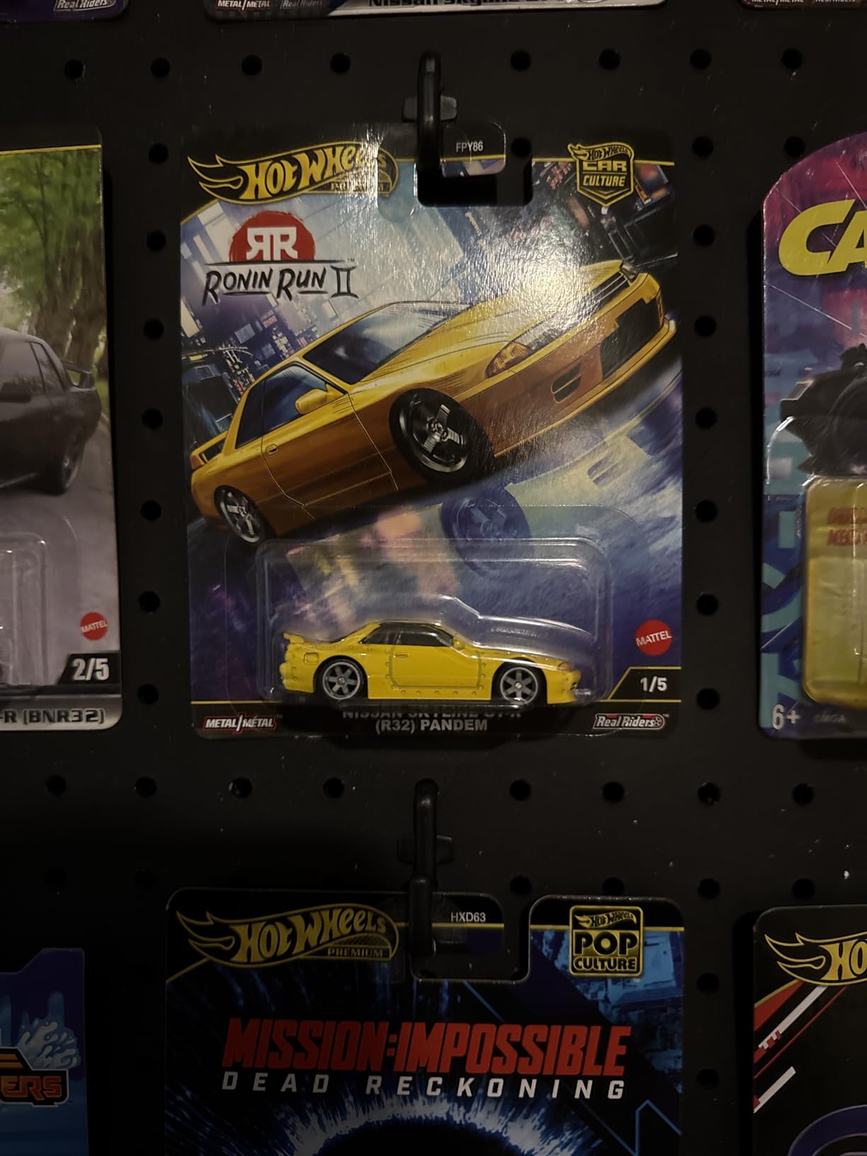 Hot Wheels Premium Car Culture Collectible Toy Car, 1:64 Scale Die-Cast Nissan Skyline R32 Pandem, Ronin Run 2 Vehicle with Real Riders Tires customer photo 1