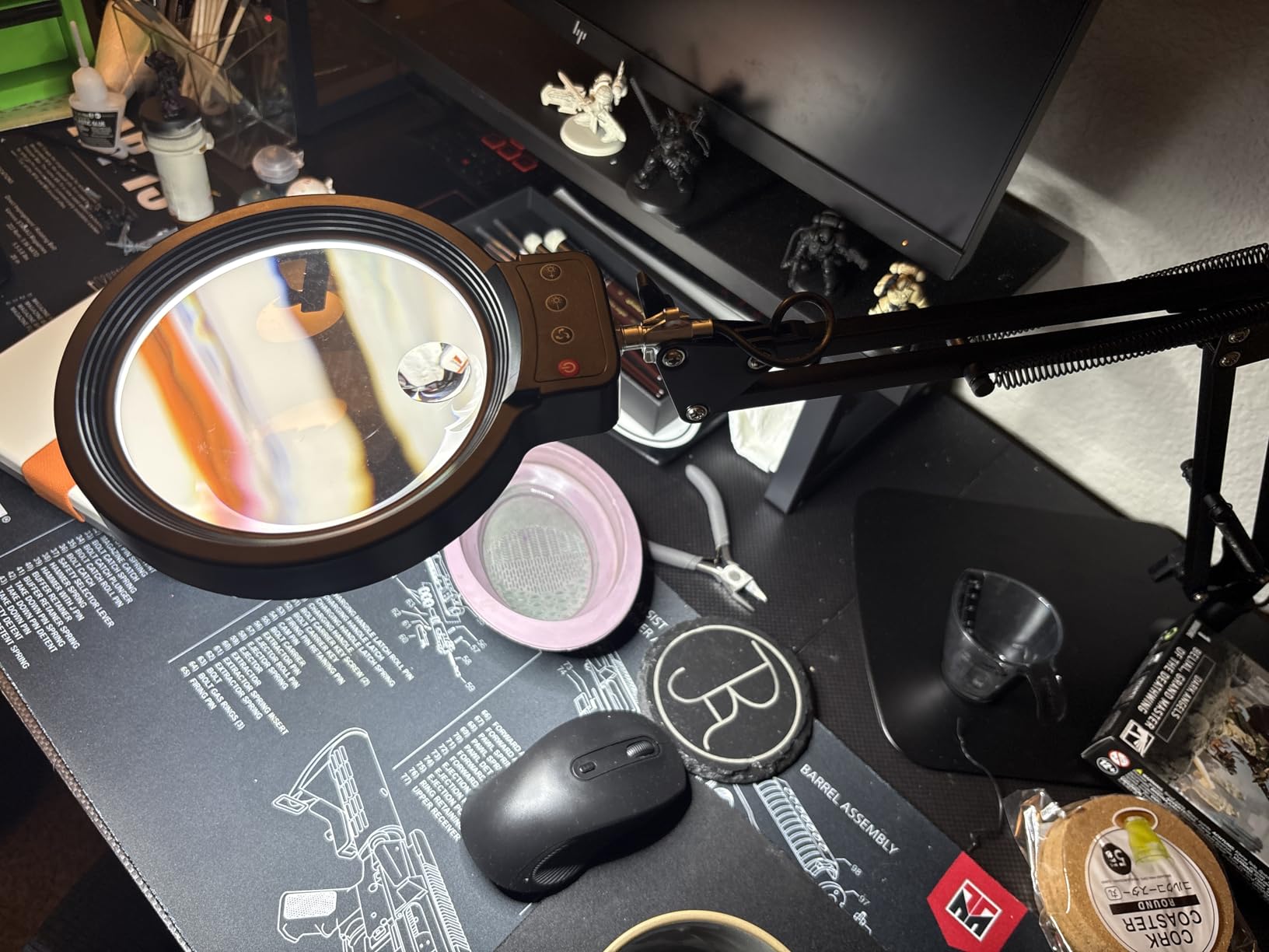 10X 30X Large Magnifying Glass with Light and Stand, 5-inch Lighted Magnifier, 72 LED 3 Color Modes Stepless Dimmable, Hands-Free Magnifying Glass Desk Lamp for Reading Craft Hobby Close Work Black customer photo 2