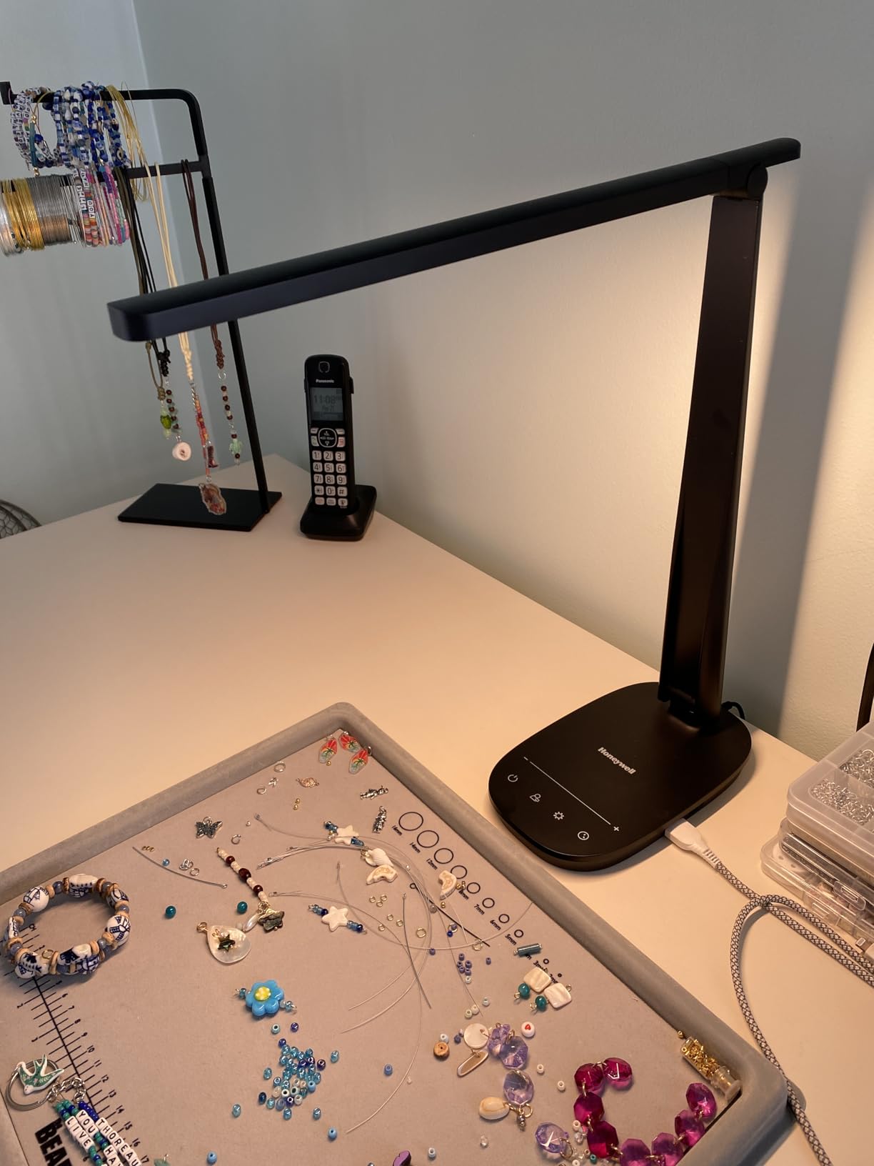 Honeywell LED Desk Lamp for Home Office, Eye-Caring Light with 4 Color Modes & Touch Control, USB A+C Charging Ports, Adjustable Rotating Head with Timer customer photo 2