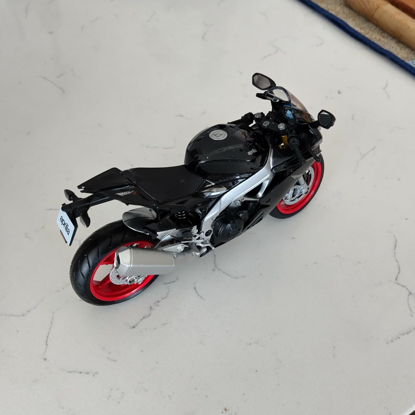 1:12 Motorcycle Model Toy for Triumph Bobber Bonneville Alloy Die-cast Motorcycle Model No Assembly Required Mini Moto Collection Gift for Adult (Red) customer photo 2