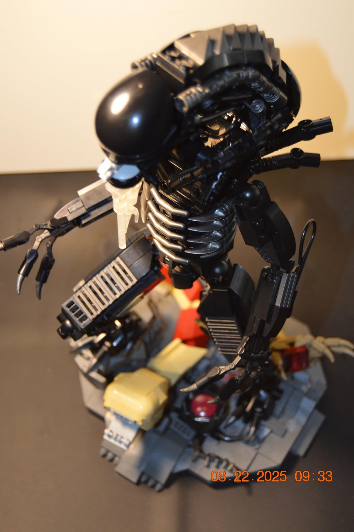 HIGH GODO Alien Mech Xenomorph Warrior Building Sets for Adult, Horror Action Figure Toy with Base,Gifts for Teens Aged 14+, Perfect for Birthdays Christmases Halloweens, 882 Pieces customer photo 1