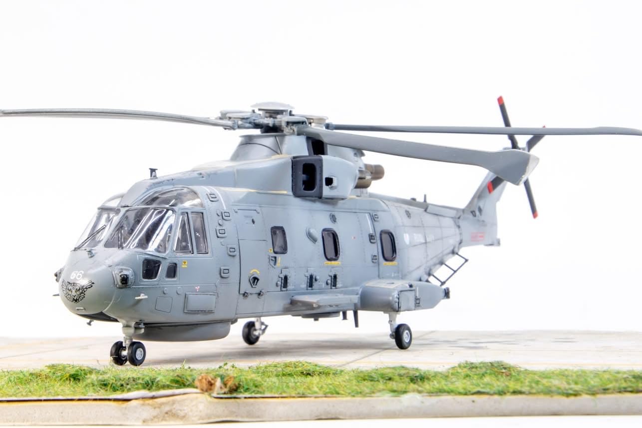 Italeri 1486 AW101 Merlin HM.1 1:72 Scale Plastic Model Kit/Model Assembly customer photo 2