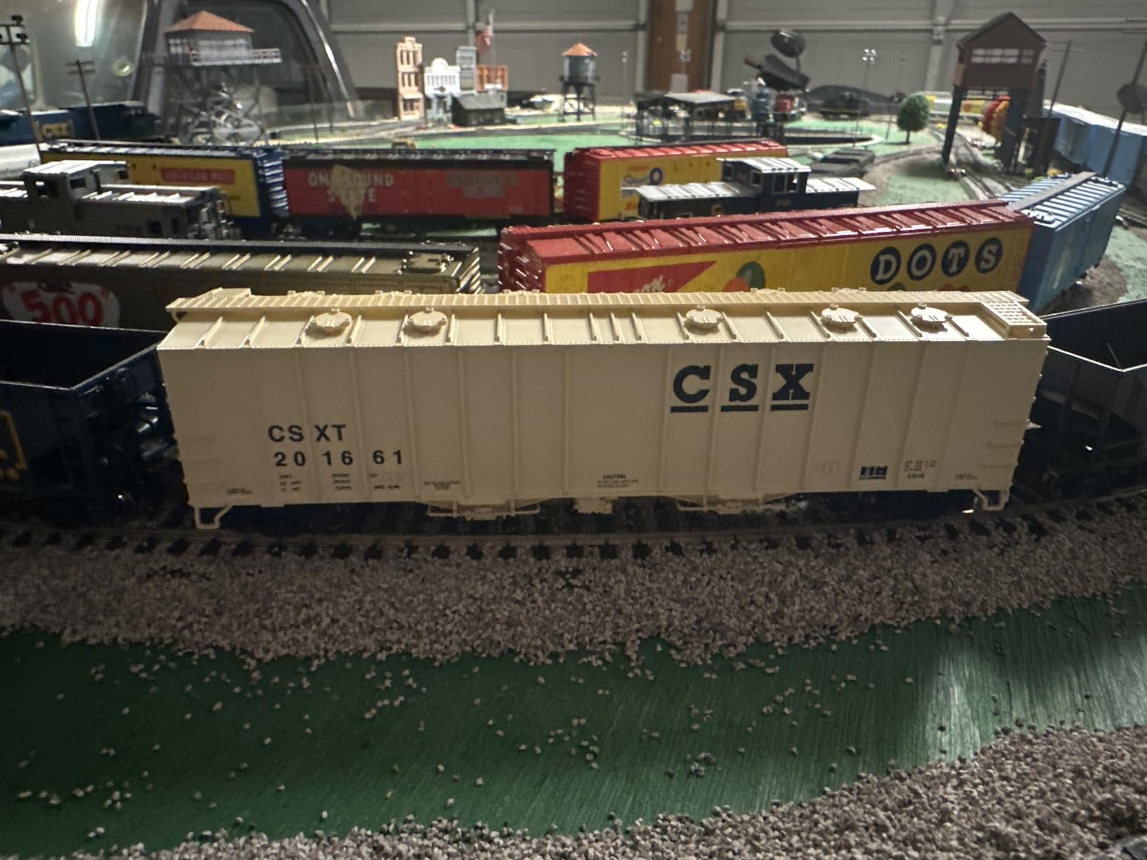 Bachmann Trains - GATX 4180 AIRSLIDE Hopper - CSX #201661 - HO Scale customer photo 1