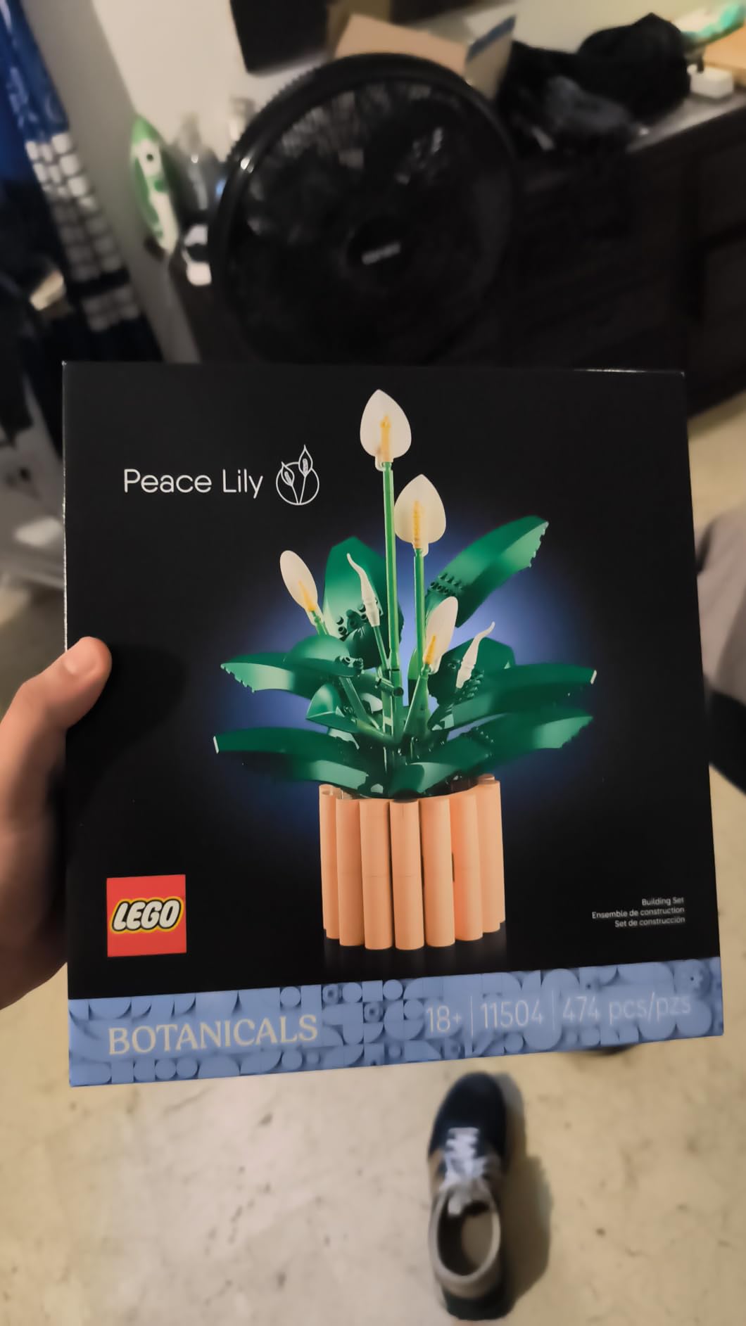 LEGO Botanicals Peace Lily Flower Building Set for Adults - Gifts for Mothers Day - DIY Bedroom, Book Shelf & Office Decor for Women & Men, Ages 18+ - Artificial Flowers Crafting Kit - 11504 customer photo 2