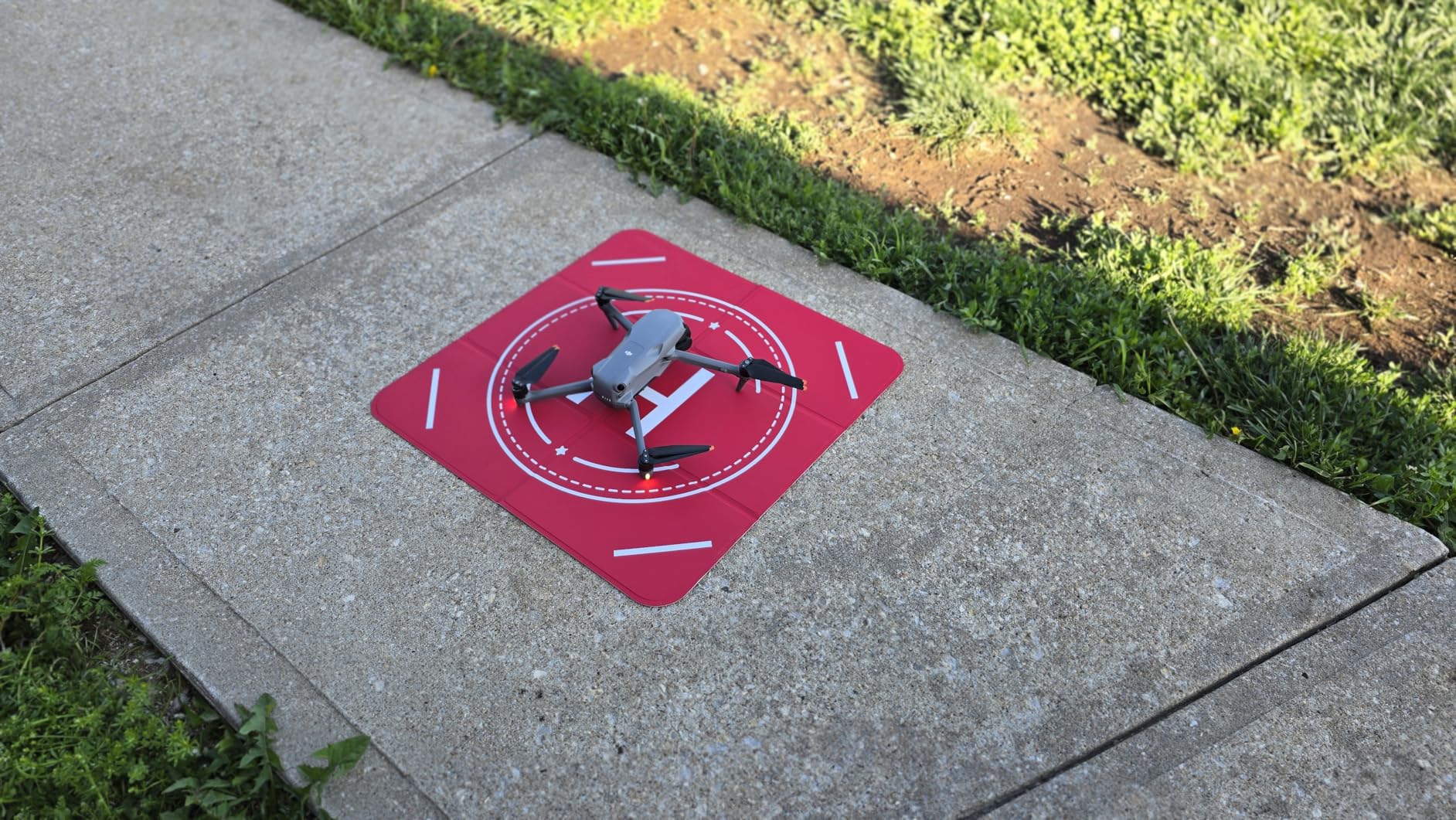 FPVtosky Nighttime Reflective Drone Landing Pad, Fast-fold Double Sided Waterproof Landing Pad Weighted for DJI Lito X1/Mini 5 Pro/ 4/3 Pro/Mini 4k / Mavic 4 / Air 3s/ Avata 2/ Neo/Flip customer photo 1