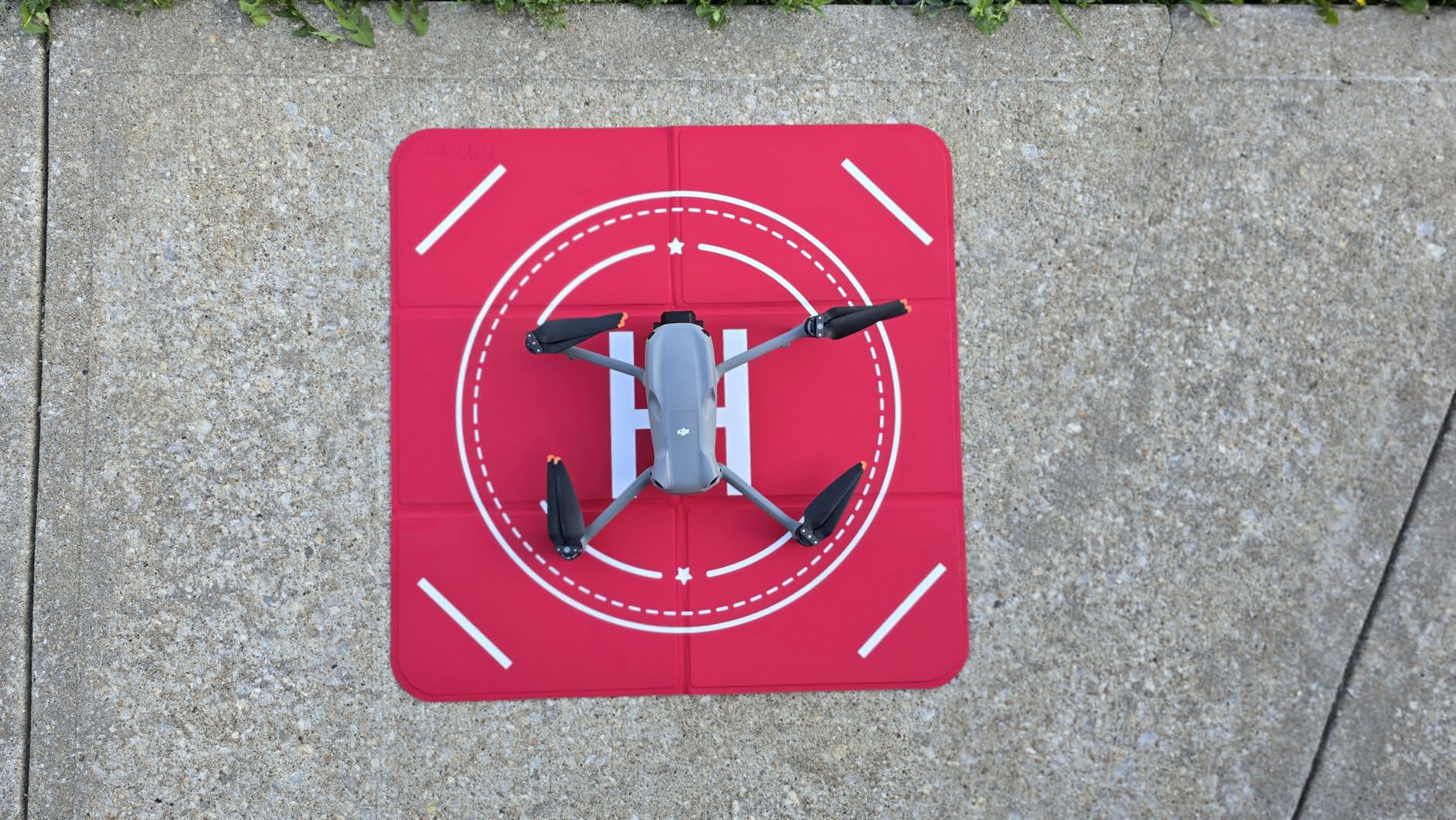 FPVtosky Nighttime Reflective Drone Landing Pad, Fast-fold Double Sided Waterproof Landing Pad Weighted for DJI Lito X1/Mini 5 Pro/ 4/3 Pro/Mini 4k / Mavic 4 / Air 3s/ Avata 2/ Neo/Flip customer photo 2