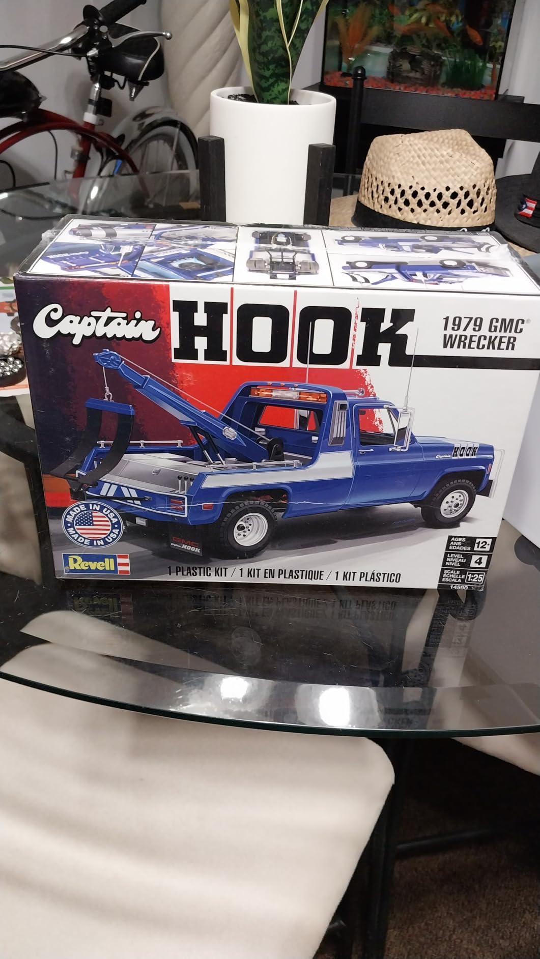 Revell 14590 1979 GMC Wrecker Captain Hook 1:25 Scale 57-Piece Skill Level 4 Model Building Kit customer photo 1