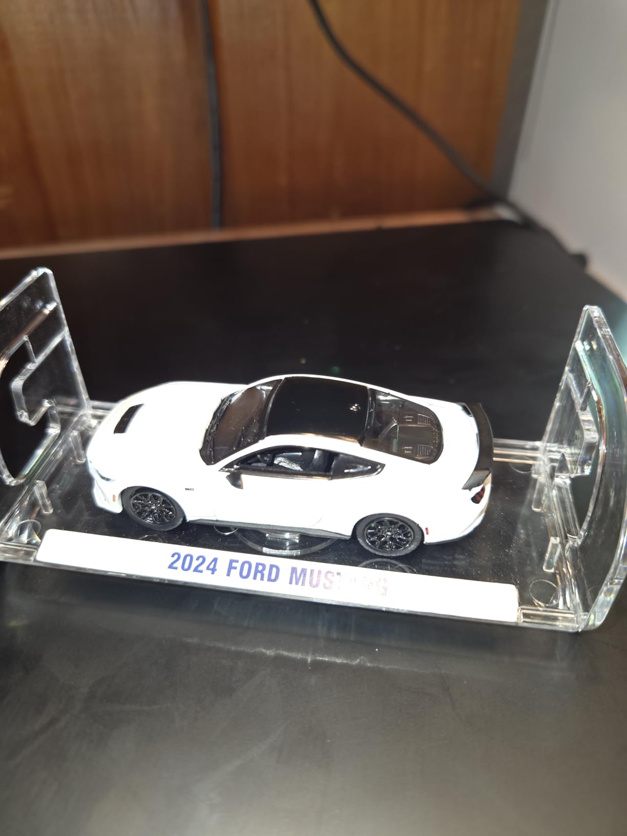 Collectibles 13370-F Muscle Series 30-1:64 Scale Diecast Model - 2024 Mustang - Oxford White customer photo 1