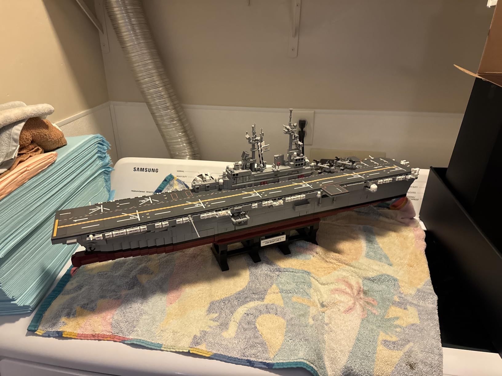 MISINI M7024 US Navy Warship Building Brick Set, 1:300 Military Series Wasp-Class Amphibious Assault Ship, 5220 Pieces customer photo 1
