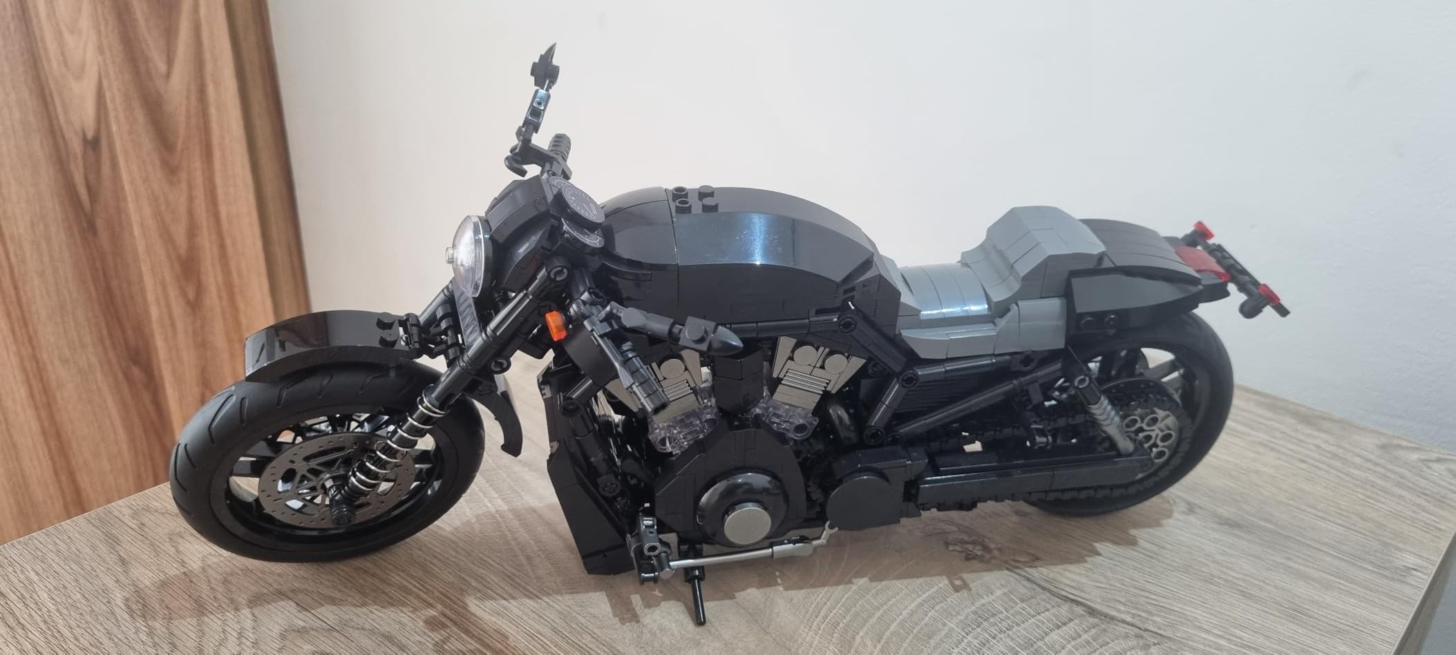 Nifeliz V-Road Motorcycle Building Set, NF10348 | Street Muscle Bike Model for Adults, Display with Realistic Details, Collectible Gift, 1,041 PCS customer photo 2