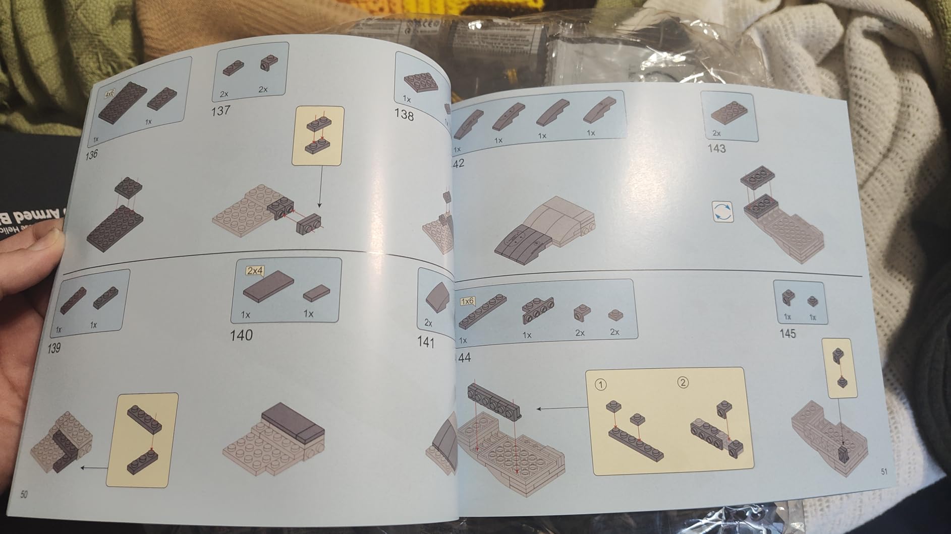 MISINI M8039 1:35 UH-60 Black Hawk Helicopter Building Blocks Set, Military Armed Helicopter Bricks Model Kit for Adults, Collectible Display Toy, Realistic Details, The Collector's Gift,1377 Pieces customer photo 2